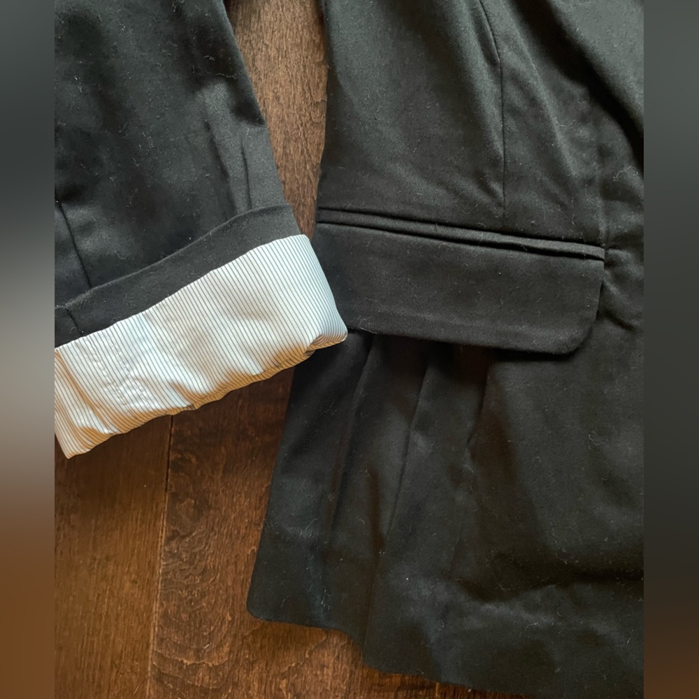 New fitted Blazer with 3/4 pinstripe Sleeves, Small - Picture 3 of 6